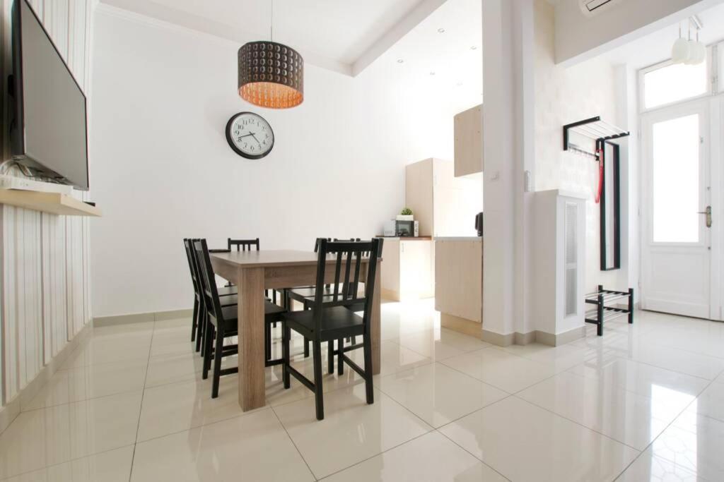 Premium Apartment By Hi5-Vaci Str. 3 Bedroom Budapest Eksteriør billede